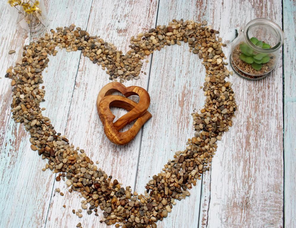 Olive wood connected hearts ,Weddings gift ,10.5cm - DAGDEGshop