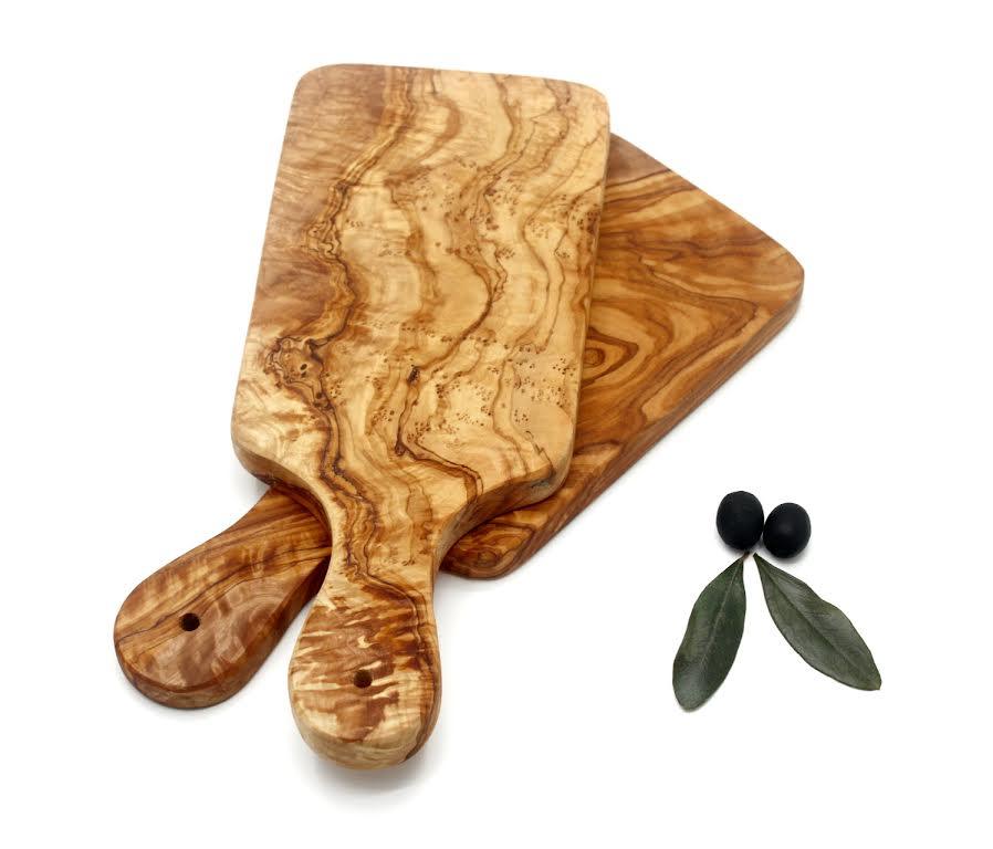 Olive wood cutting board with handle, 30 cm, on kitchen countertop