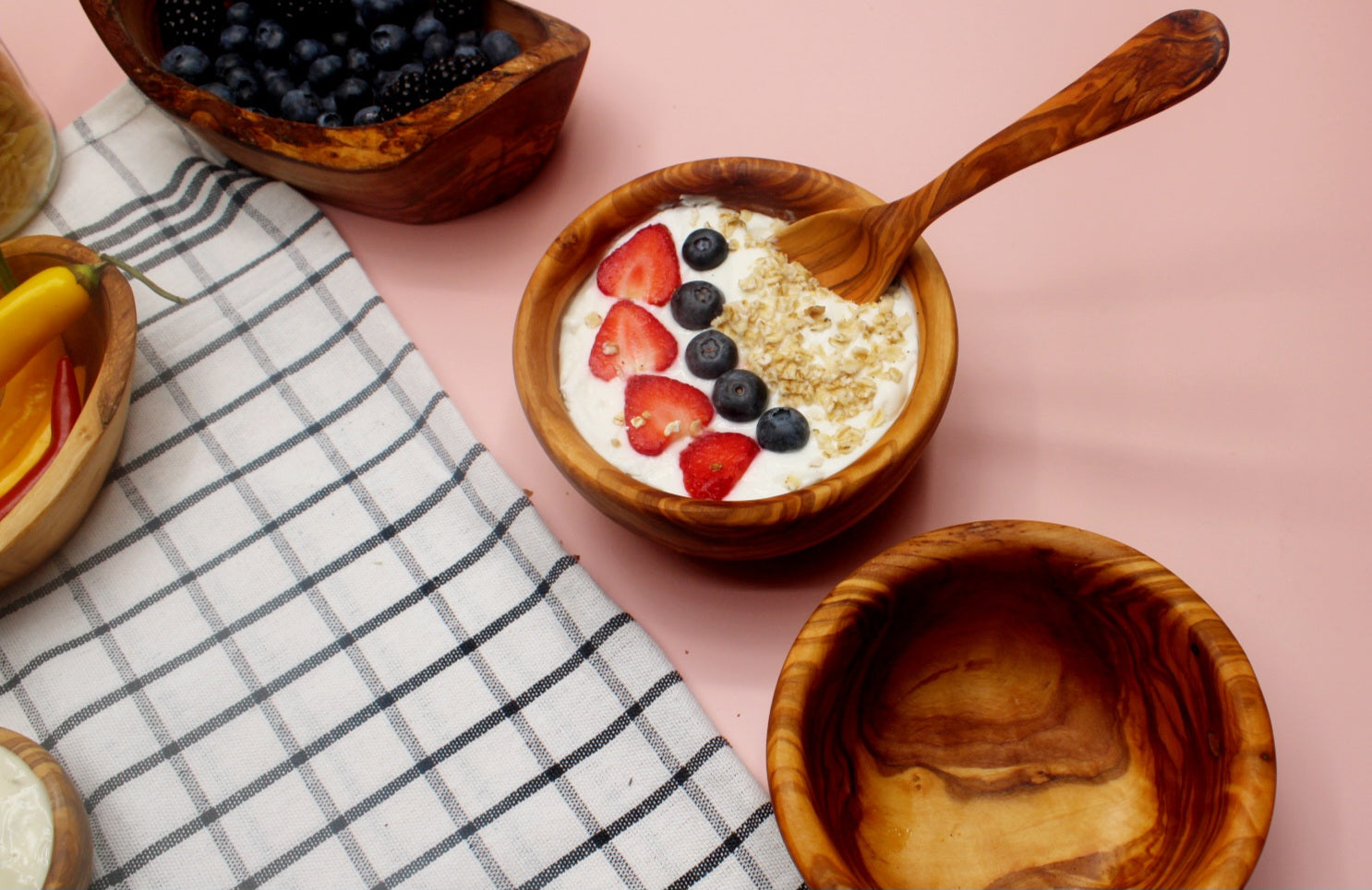 Set of 2 handcrafted olive wood bowls – 12 cm and 14 cm
