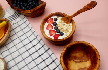 Set of 2 handcrafted olive wood bowls – 12 cm and 14 cm