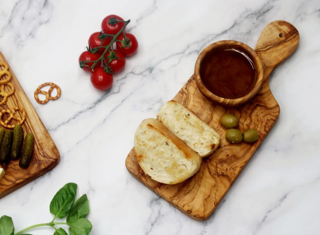 Olive Wood Cutting Board with Handle , 30 cm , Practical Kitchen Tool - DAGDEGshop