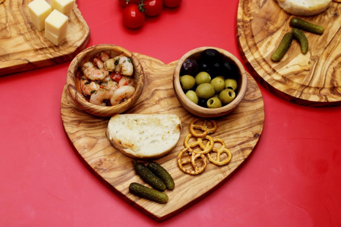 Olive Wood Heart Shaped Serving Board | Romantic dinner - DAGDEGshop