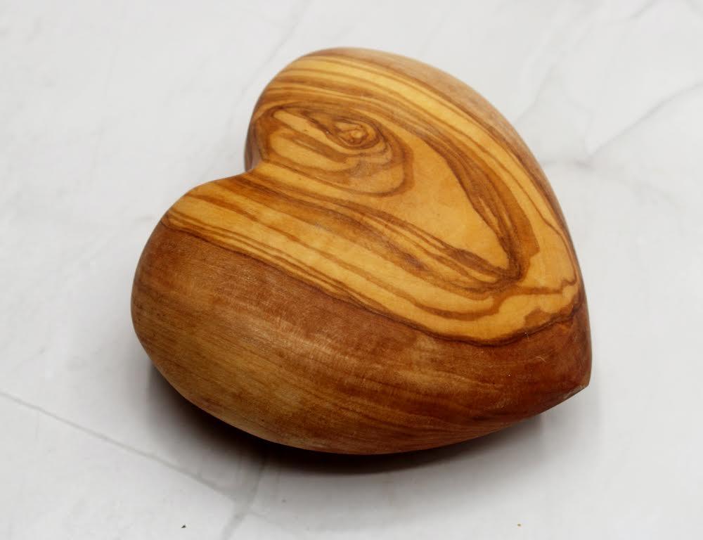 Hand Carved Olive Wood Hearts | Sustainable Souvenirs - DAGDEGshop